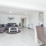 Luxury Three Bedrooms Apartment Silver Suite Near Porec
