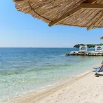 Luxury Three Bedrooms Apartment Silver Suite Near Porec