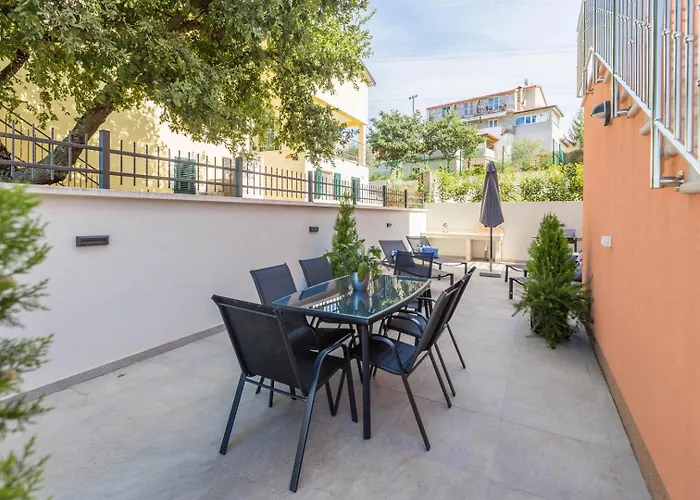 Luxury Three Bedrooms Apartment Silver Suite Near Porec