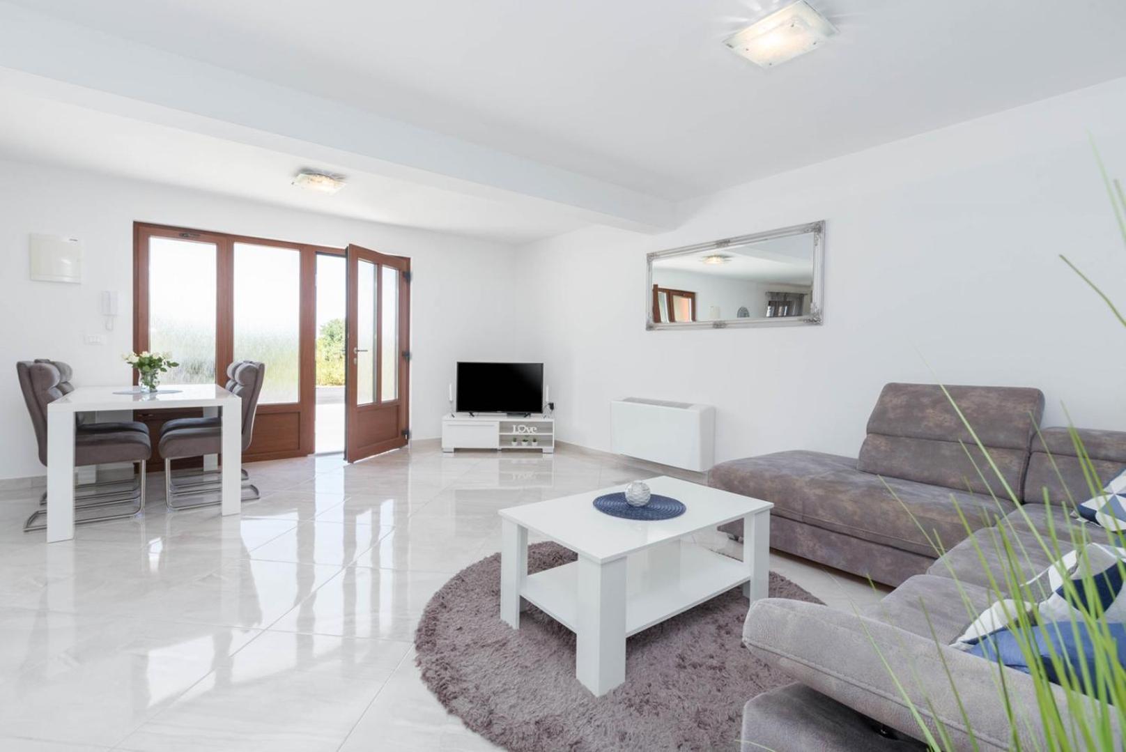 Apartment Luxury Three Bedrooms Silver Near Poreč
