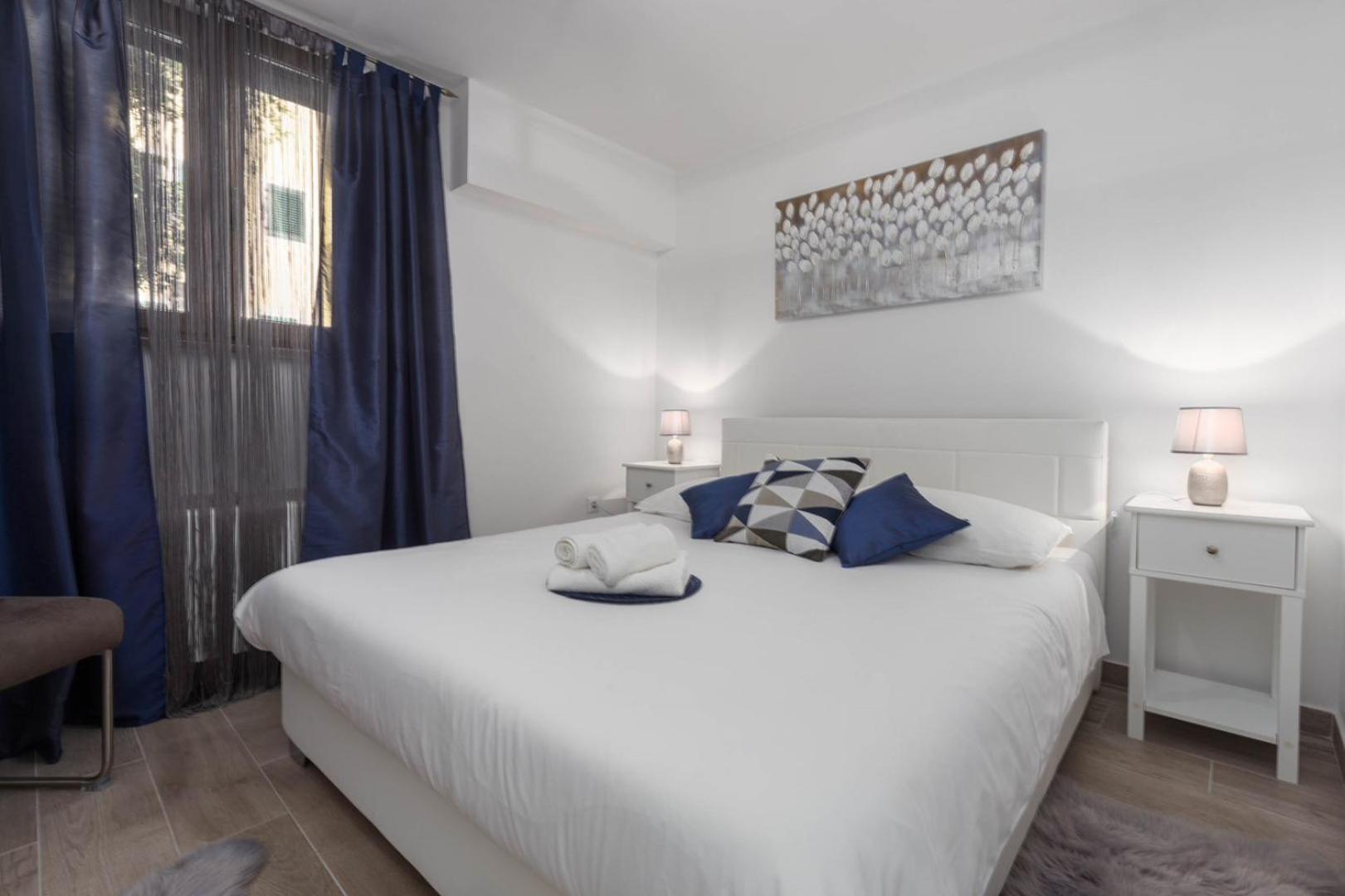 Apartment Luxury Three Bedrooms Silver Near