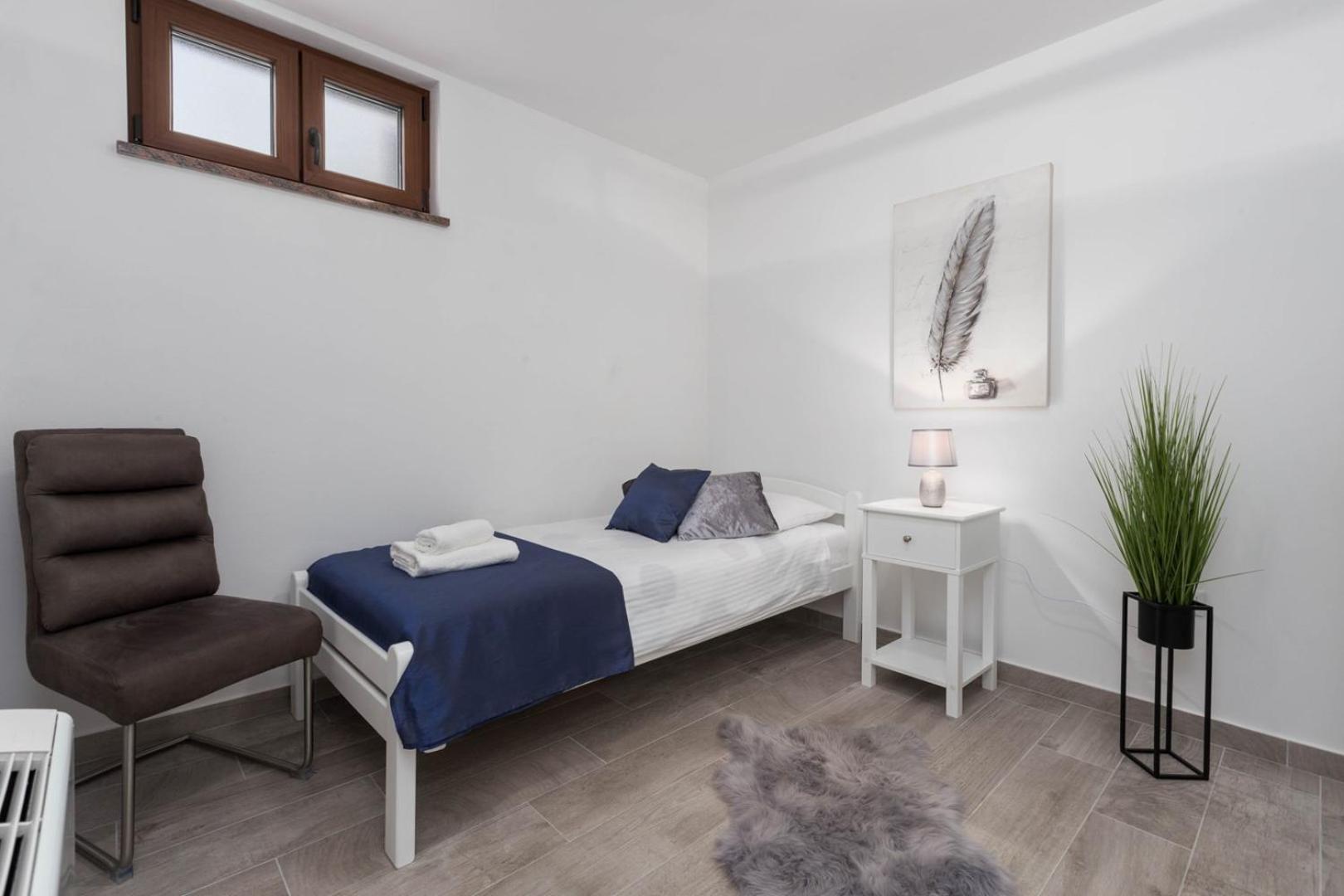 Luxury Three Bedrooms Silver Near *