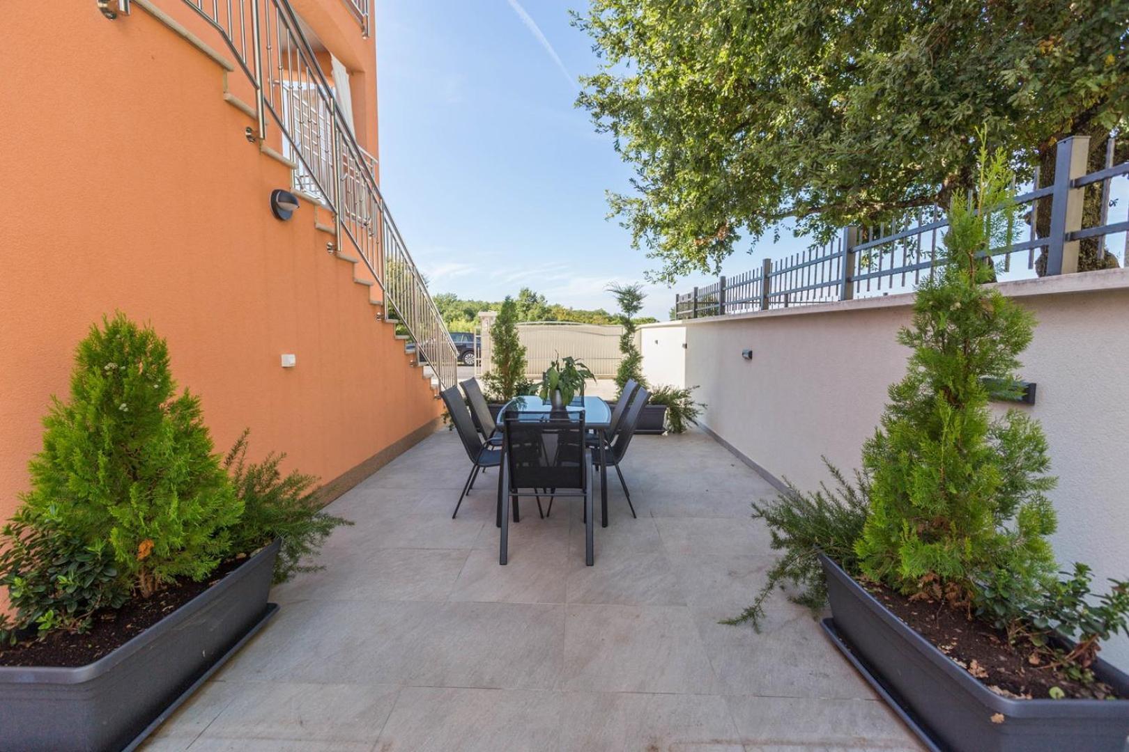 Apartment Luxury Three Bedrooms Silver Near
