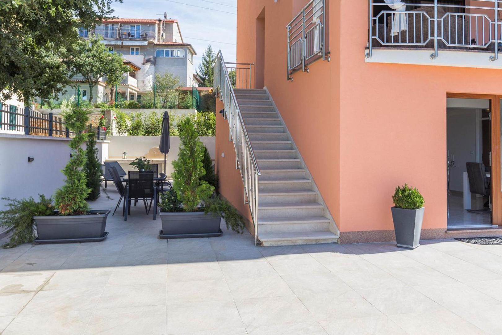 Luxury Three Bedrooms Silver Near *