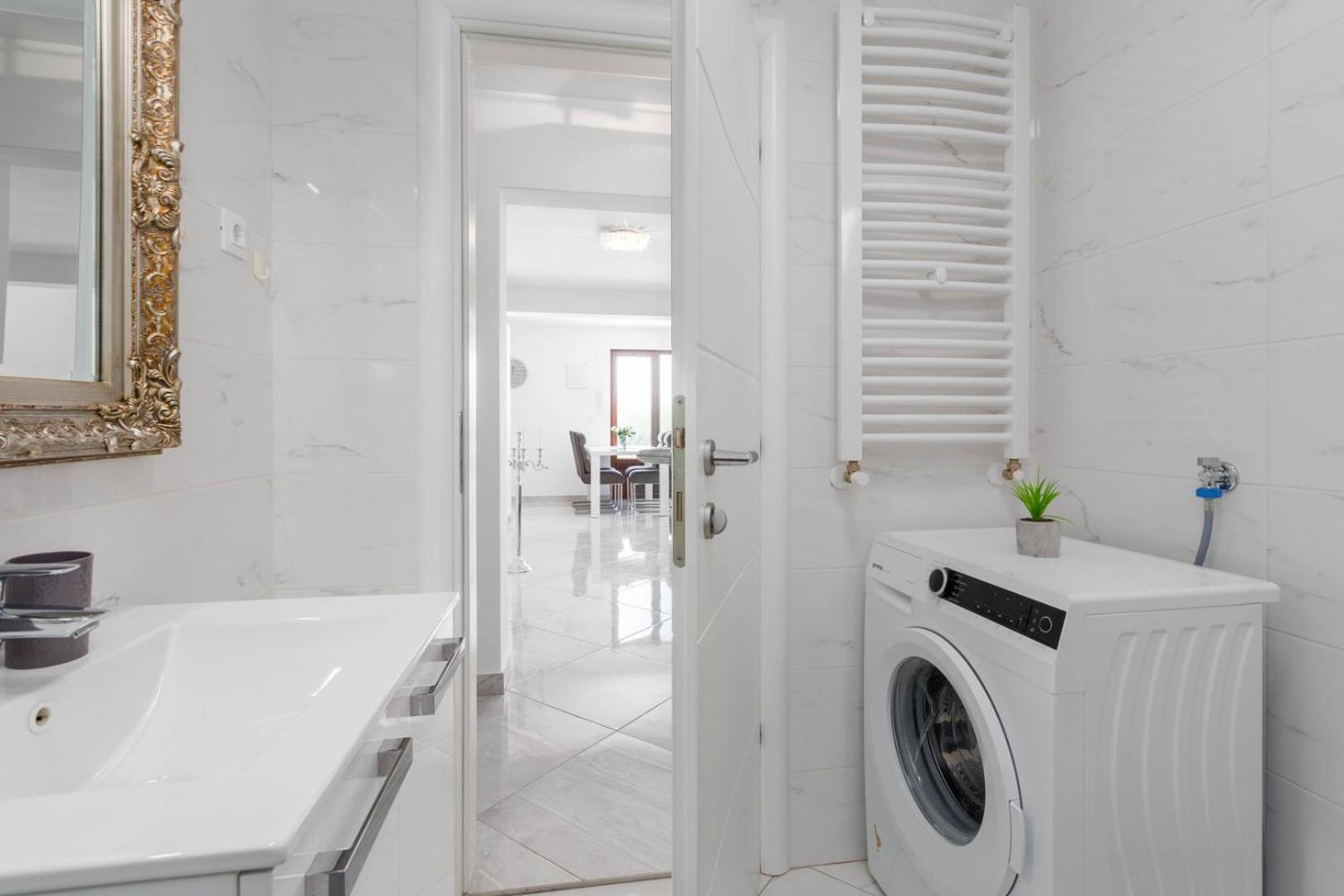Apartment Luxury Three Bedrooms Silver Near *