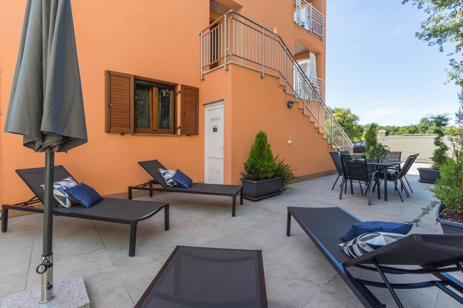 Luxury Three Bedrooms Silver Near Apartment *