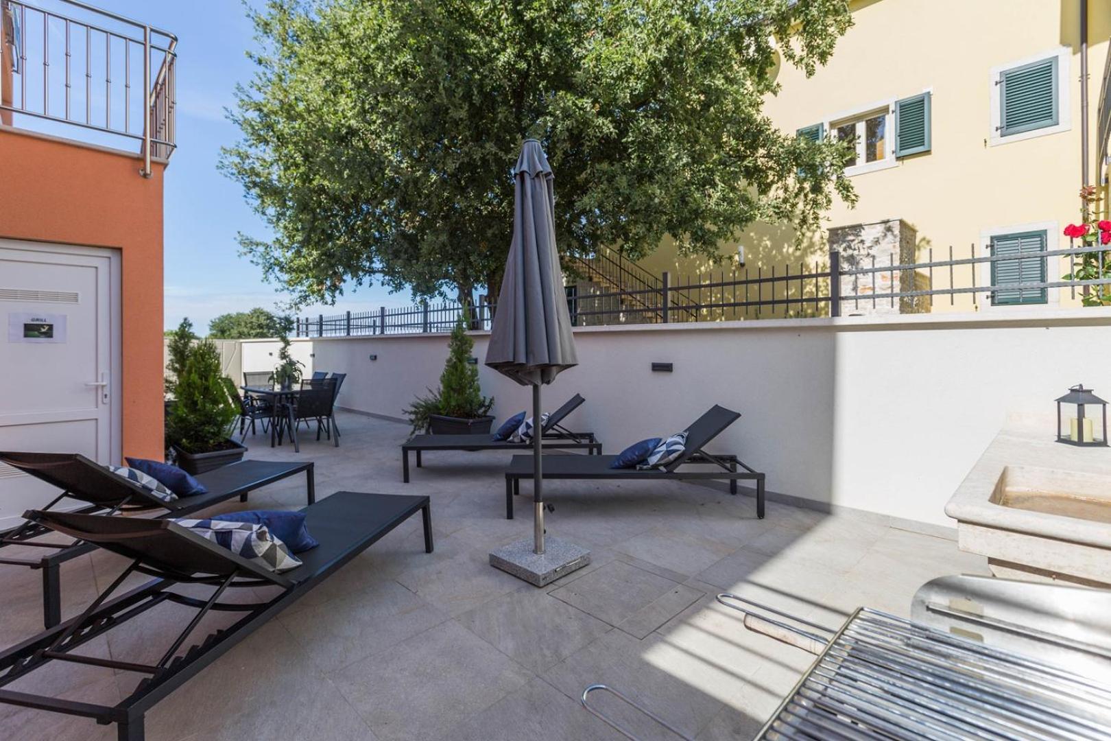 Apartment Luxury Three Bedrooms Silver Near *