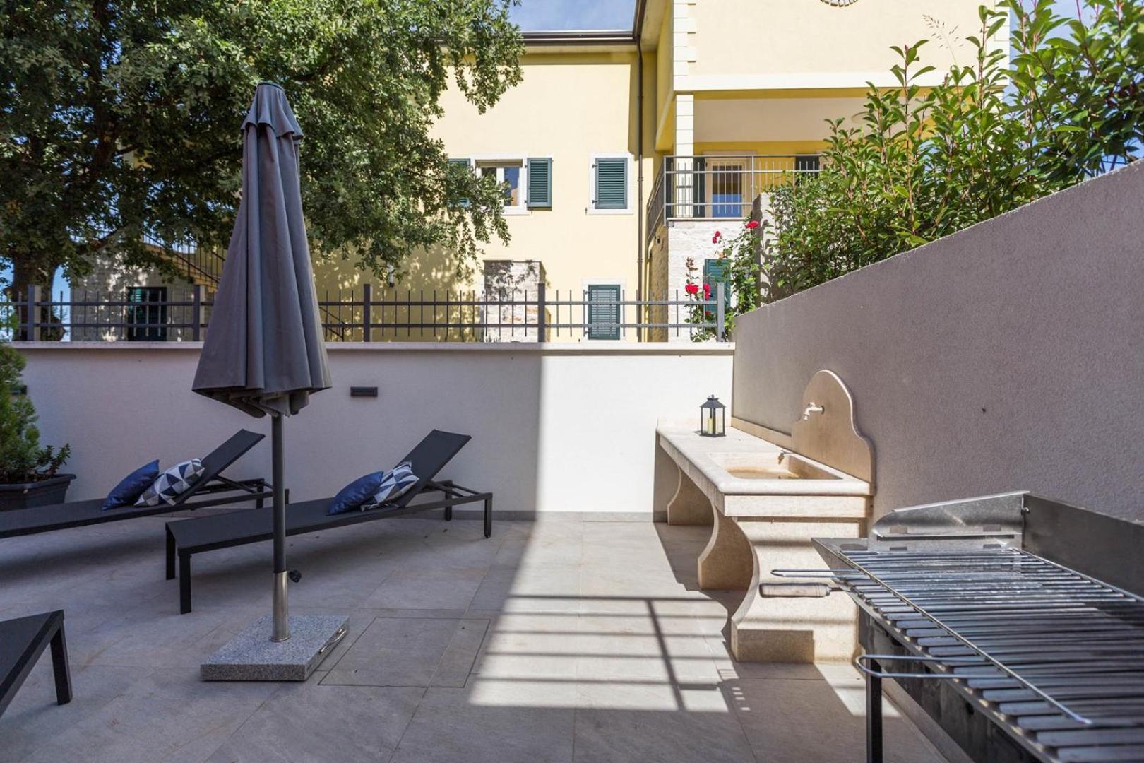 Luxury Three Bedrooms Silver Near Apartment